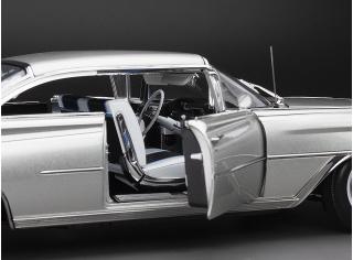 Oldsmobile “98” Hardtop 1959 – Silver SunStar Metallmodell 1:18