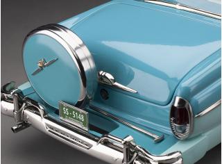 Mercury MontClair Hard Top with spare tire – Niagara Blue/Lauderdale Blue SunStar Metallmodell 1:18