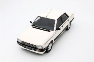 Peugeot 505 V6 Blanc Meije 1989 OttO mobile 1:18 Resinemodell (Türen, Motorhaube... nicht zu öffnen!)