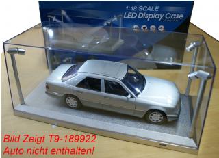 Vitrine mit LED-Beleuchtung 1:18 Sockel weiß Aussenmaße: 35,5cm L x 15,6cm B x 16cm H