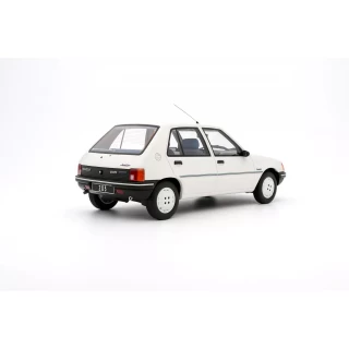 PEUGEOT 205 JUNIOR WHITE (Blanc Meije POWT) 1988 OttO mobile 1:18 Resinemodell (Türen, Motorhaube... nicht zu öffnen!)